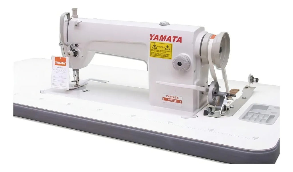 Máquina De Costura Reta Industrial Yamata Completa Com Mesa Cor Branco 127/220v